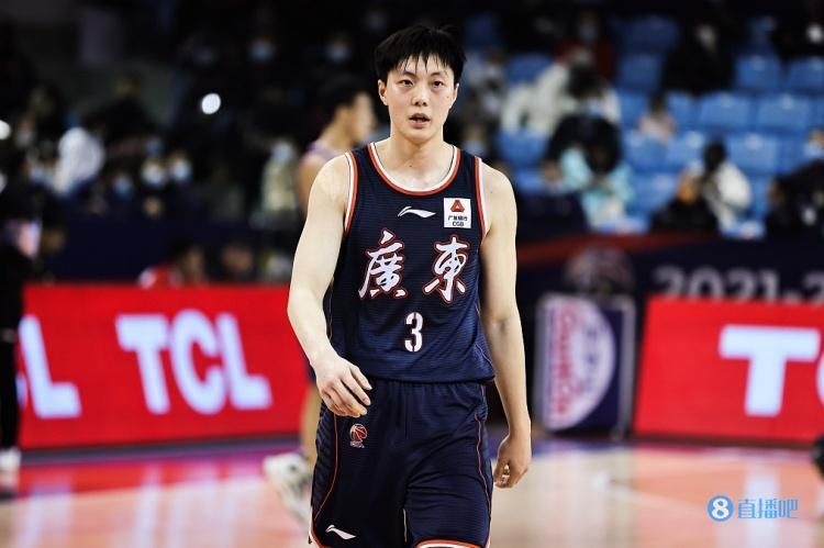导演丹尼斯·维伦纽瓦携演员艾米莉·布朗特、乔什·布洛林出席。